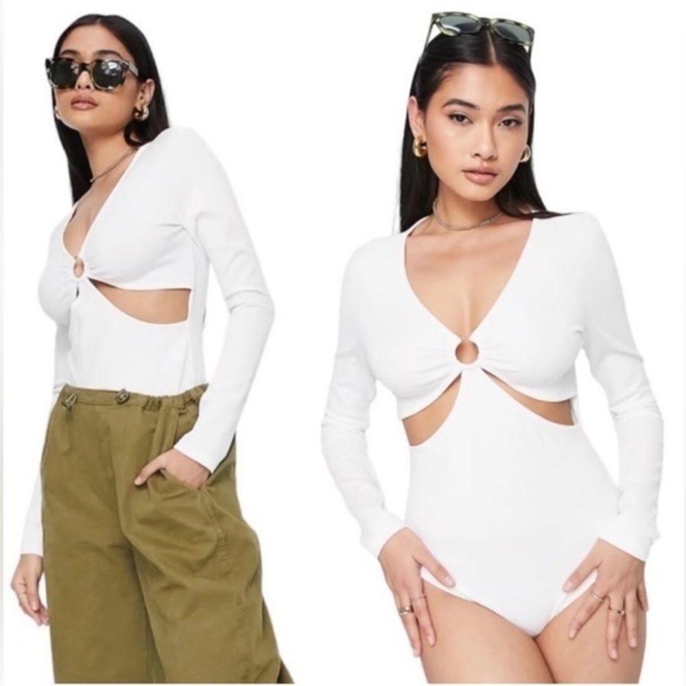 NWOT Topshop woman’s o-ring cutout long sleeve Bodysuit in white size 4-6